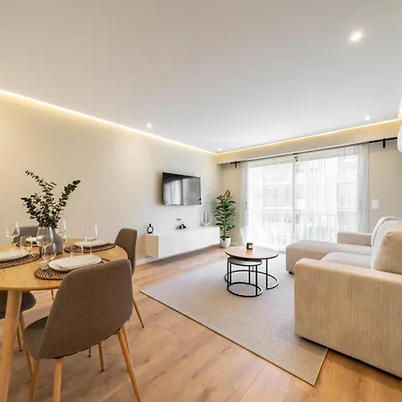 Apartment Modern Appartment, Central, 10 Min Walk To *